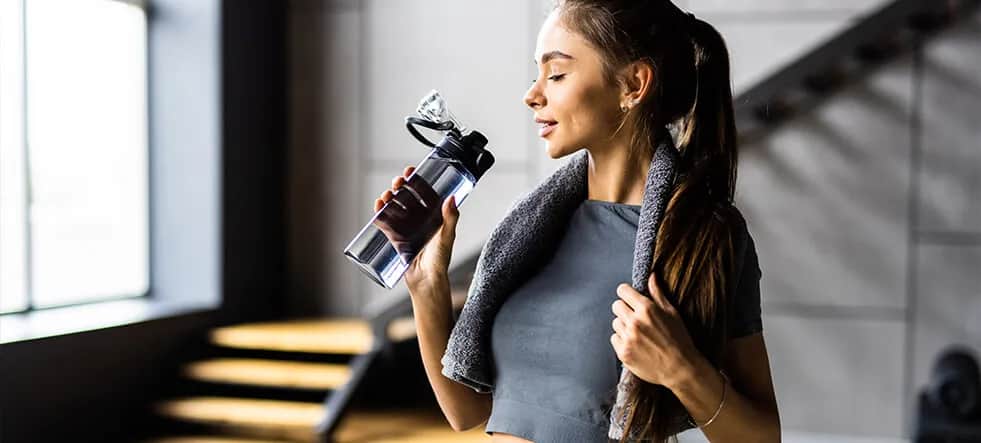 Czy woda odchudza? Odkryj prawdę o jej wpływie na wagę